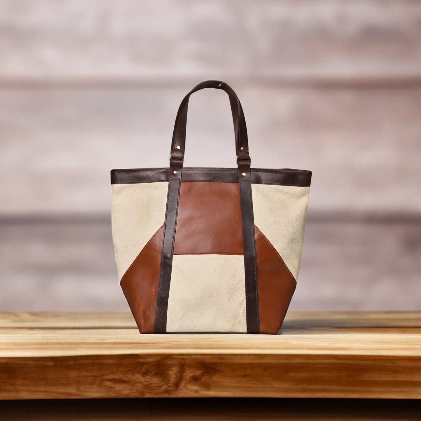 Sleek & Stylish Leather Tote Bag - Premium Quality, Elegant Design for Everyday Use and Versatile Style